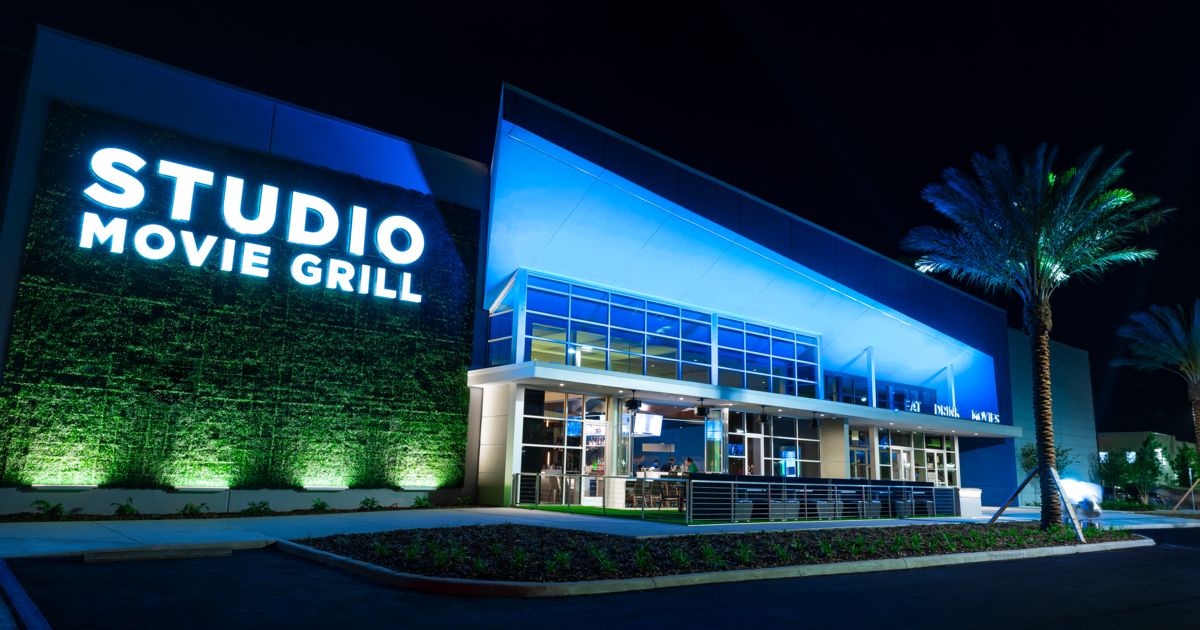 Studio Movie Grill, Sunset Walk - Facade Lighting - Portfolio | Lumascape